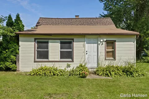 305 Crescent, Watervliet, MI 49098