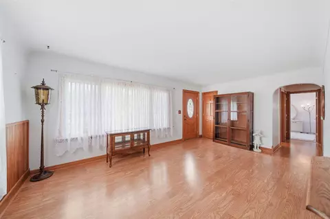 Living - 1304 Joseph, Jackson, MI 49202 photo 2 of 3