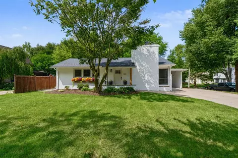 1521 Lake Grv, Grand Rapids, MI 49506