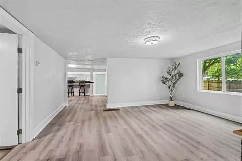 Living - 224 Washington, Bronson, MI 49028 photo 2 of 3