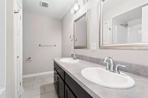 Bath - 705 W Bemis, Saline, MI 48176 photo 2 of 3