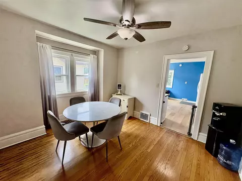 Dining - 602 Seventh, Jackson, MI 49203 photo 1 of 1