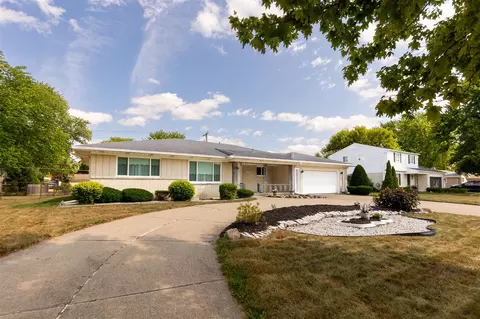 17596 Levan, Livonia, MI 48152