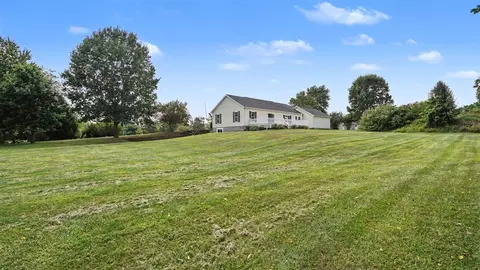 Exterior - 1082 Azalea, Jackson, MI 49201 photo 4 of 7
