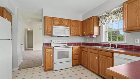 Kitchen - 1082 Azalea, Jackson, MI 49201 photo 1 of 3