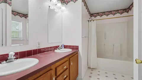 Bath - 1082 Azalea, Jackson, MI 49201 photo 1 of 3