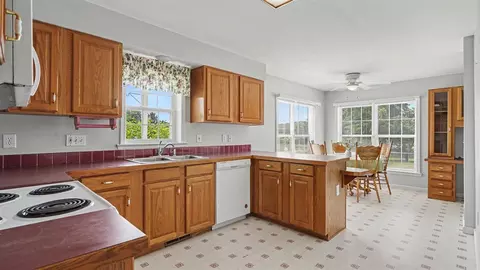 Kitchen - 1082 Azalea, Jackson, MI 49201 photo 3 of 3
