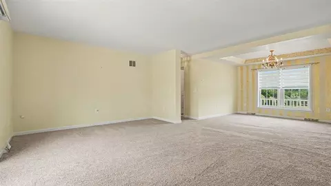 Living - 1082 Azalea, Jackson, MI 49201 photo 2 of 3