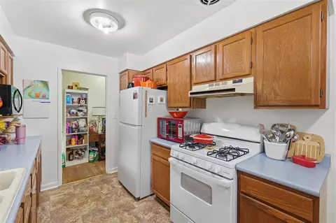Kitchen - 3 Tony Tiger, Springfield, MI 49037 photo 2 of 2