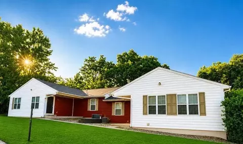 1327 Fraternity Vlg, Kalamazoo, MI 49006