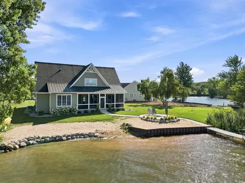 1019 Peninsula, Lake Isabella, MI 48893