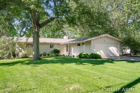 8391 Cowan Lk, Rockford, MI 49341