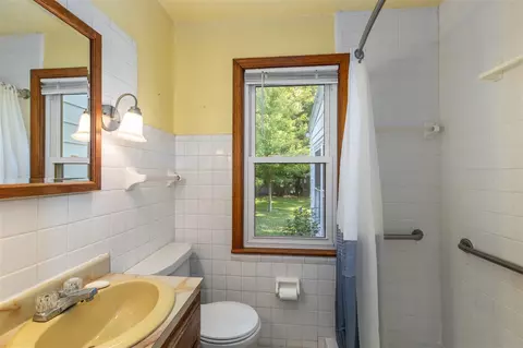 Bath - 415 Hunt, Lowell, MI 49331 photo 1 of 2