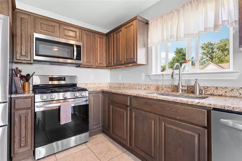 Kitchen - 770 Eagles Nest, Milan, MI 48160 photo 2 of 2