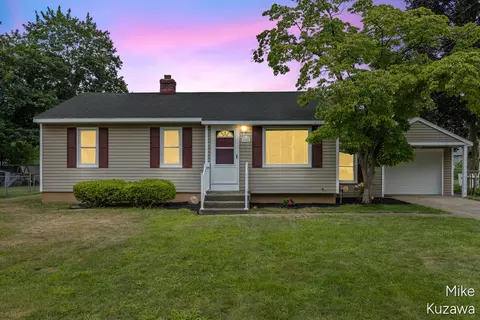 3901 Suburban Shrs, Grand Rapids, MI 49525