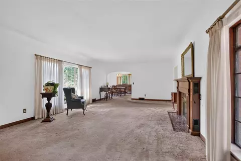 Living - 3650 Spring Arbor, Jackson, MI 49201 photo 1 of 9