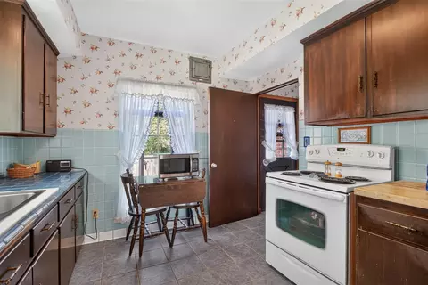 Kitchen - 3650 Spring Arbor, Jackson, MI 49201 photo 2 of 4