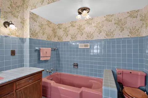 Bath - 3650 Spring Arbor, Jackson, MI 49201 photo 5 of 6
