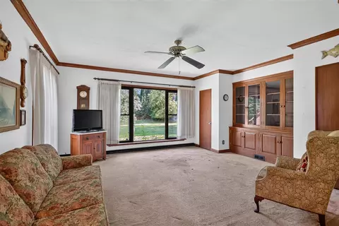 Living - 3650 Spring Arbor, Jackson, MI 49201 photo 7 of 9