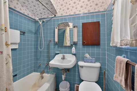 Bath - 3650 Spring Arbor, Jackson, MI 49201 photo 1 of 6