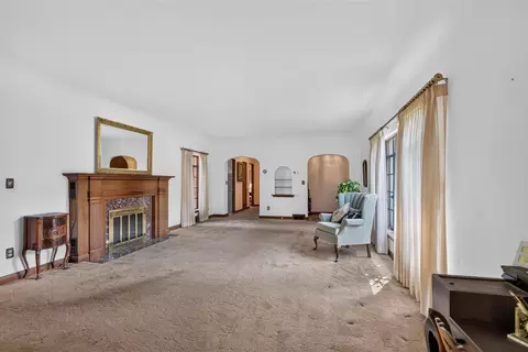 Living - 3650 Spring Arbor, Jackson, MI 49201 photo 5 of 9