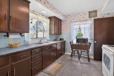 Kitchen - 3650 Spring Arbor, Jackson, MI 49201 photo 1 of 4