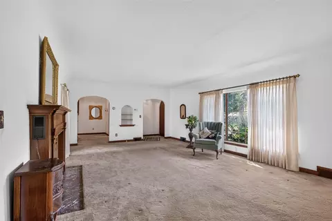 Living - 3650 Spring Arbor, Jackson, MI 49201 photo 6 of 9