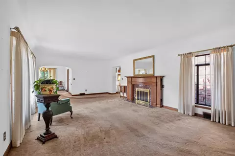 Living - 3650 Spring Arbor, Jackson, MI 49201 photo 2 of 9