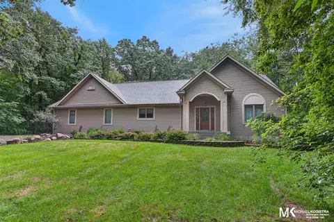 26 Flat Riv, Lowell, MI 49331