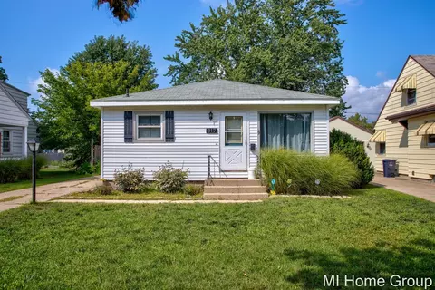 317 W 28th, Holland, MI 49423
