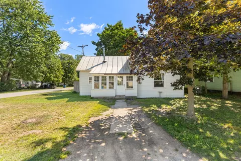 220 N Lincoln, Howard City, MI 49329