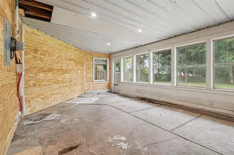 Exterior - 133 W 2nd, Gladwin, MI 48624 photo 2 of 9