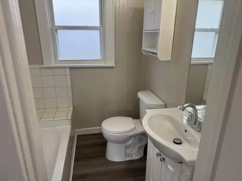 Bath - 836 Concord, Jackson, MI 49202 photo 1 of 4