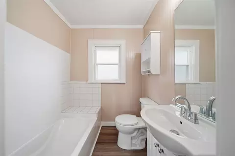 Bath - 836 Concord, Jackson, MI 49202 photo 1 of 3