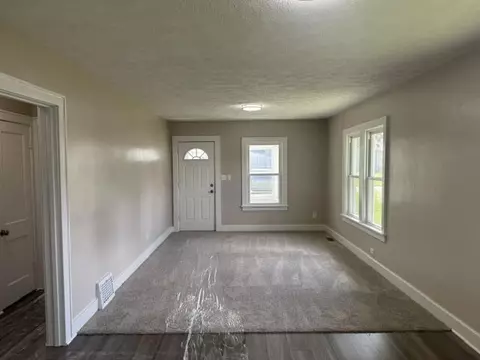 Living - 836 Concord, Jackson, MI 49202 photo 2 of 2