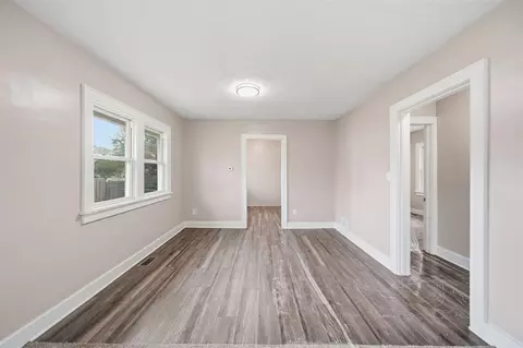 Living - 836 Concord, Jackson, MI 49202 photo 3 of 4