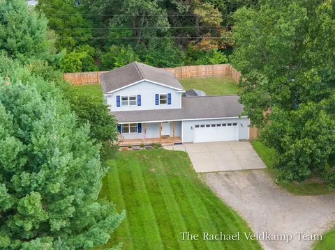 11480 W Bluewater, Lowell, MI 49331