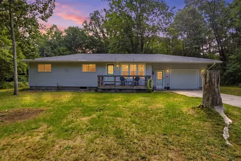 3056 S Wolf Lk, Fruitport, MI 49415