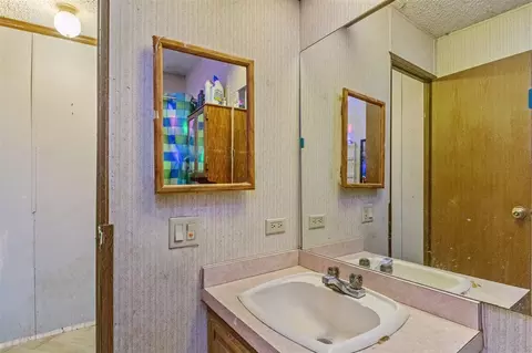 Bath - 1778 N Spruce, White Cloud, MI 49349 photo 2 of 4