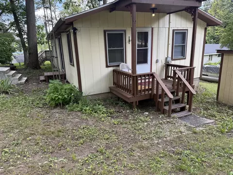 1130 Lakeshore, Hillsdale, MI 49242