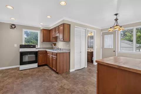 Kitchen - 403 S Wisner, Jackson, MI 49203 photo 1 of 5
