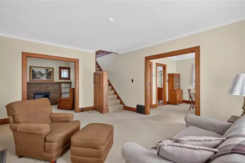 Living - 403 S Wisner, Jackson, MI 49203 photo 4 of 6