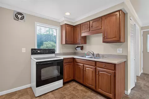 Kitchen - 403 S Wisner, Jackson, MI 49203 photo 3 of 5