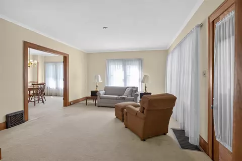 Living - 403 S Wisner, Jackson, MI 49203 photo 3 of 6