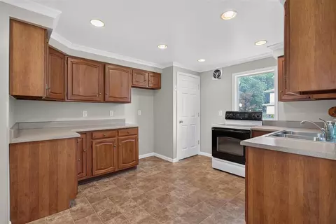 Kitchen - 403 S Wisner, Jackson, MI 49203 photo 2 of 5