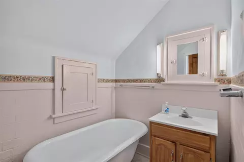 Bath - 403 S Wisner, Jackson, MI 49203 photo 4 of 4