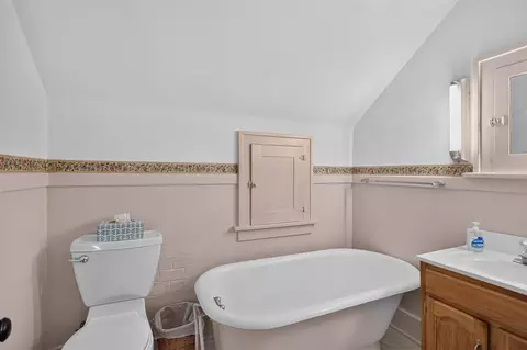 Bath - 403 S Wisner, Jackson, MI 49203 photo 3 of 4
