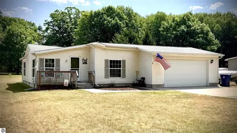 1022 Duquesa, Lake Isabella, MI 48893