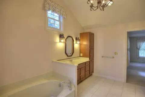 Bath - 4890 Mill, Jackson, MI 49201 photo 6 of 13