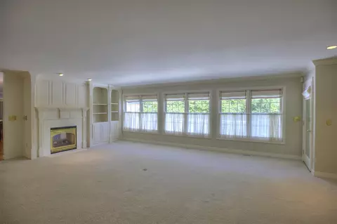 Living - 4890 Mill, Jackson, MI 49201 photo 10 of 11